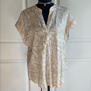 Cynthia Steffe Beige and White Tropical Print Short Sleeve Blouse Size Medium